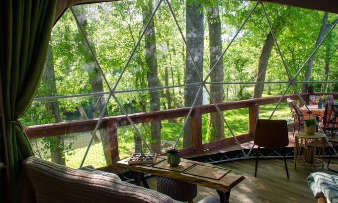 Brownsboro Alquiler De RV | "Charming Toadstool Geodome Available for Rent: A Whimsical Retreat Awaits!"