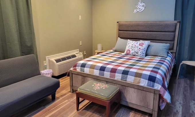 Cheshire Apartamento | Cozy & Private Studio Suite