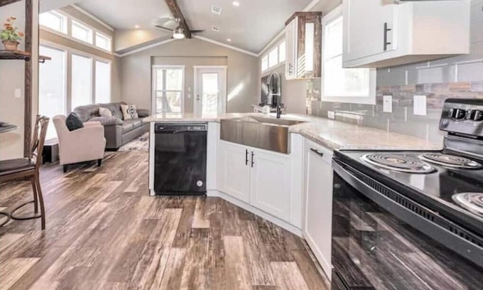 Montgomery Cabina | Cabin In The Forest - Sam Houston National Forest