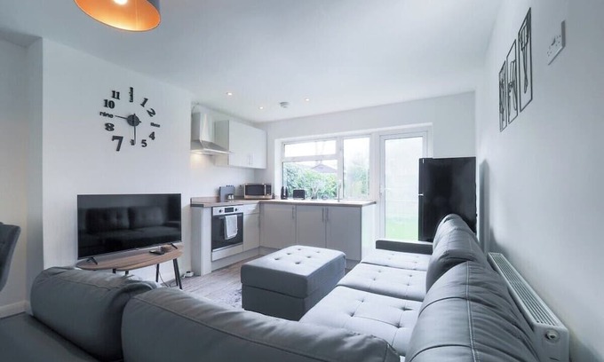Woking Casa | 3 Bed Bungalow In Woking