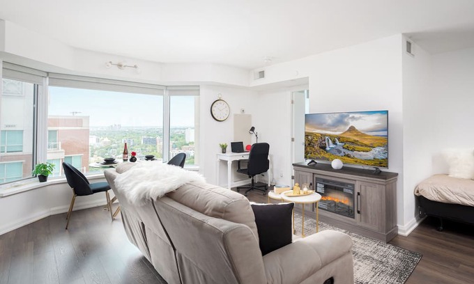 Midtown Toronto Casa | Luxury 2BR in Yorkville Downtown Toronto with City View