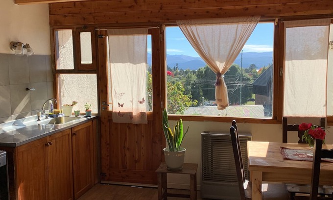San Carlos de Bariloche Cabaña | Encantadora cabaña con vista al lago ideal para disfrutar Bariloche.