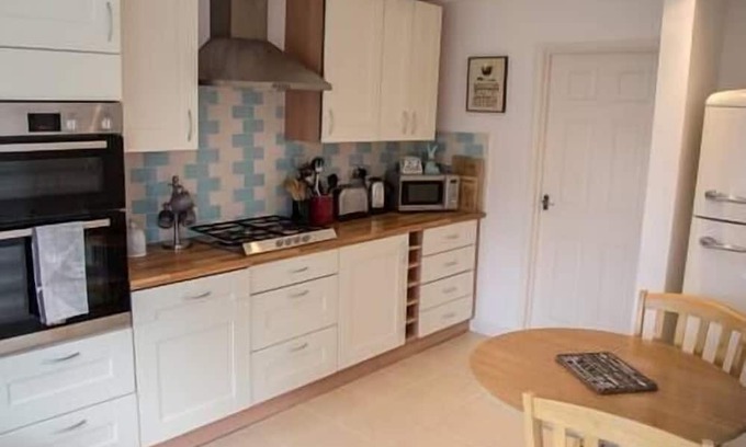 Lillington Casa | Spacious 3 bed house with parking