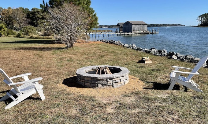 Grimstead Casa | The Big Boathouse on a Point- Quick access to Chesapeake Bay; Kayakers love it.