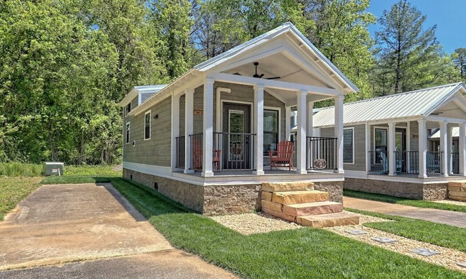 Clarkesville Casa | The Lake Cabin at Tiny Life