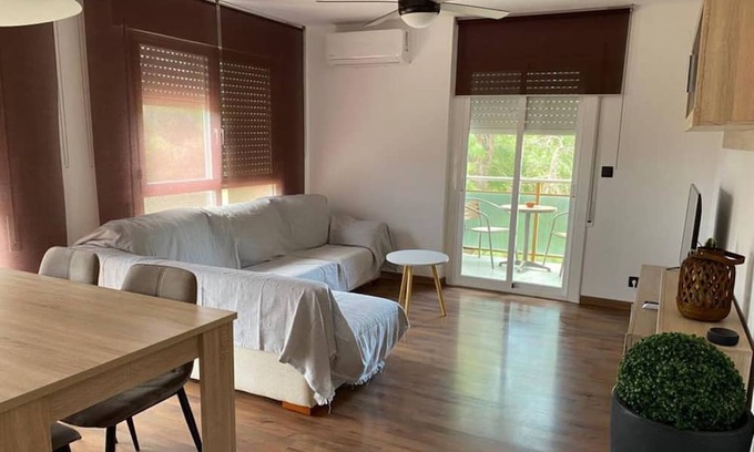 Roquetes Apartamento | Apartment 'Casa Mar Touristic House' with Private Terrace, Wi-Fi and Air Conditioning