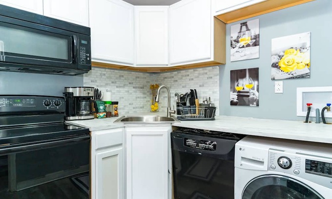 East Mount Airy Apartamento | Newly renovated 3 bedroom apartment