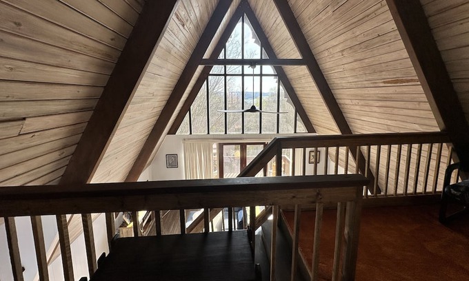 Lancaster Casa | High above Center HIll Lake. Come enjoy Owl's Nest.