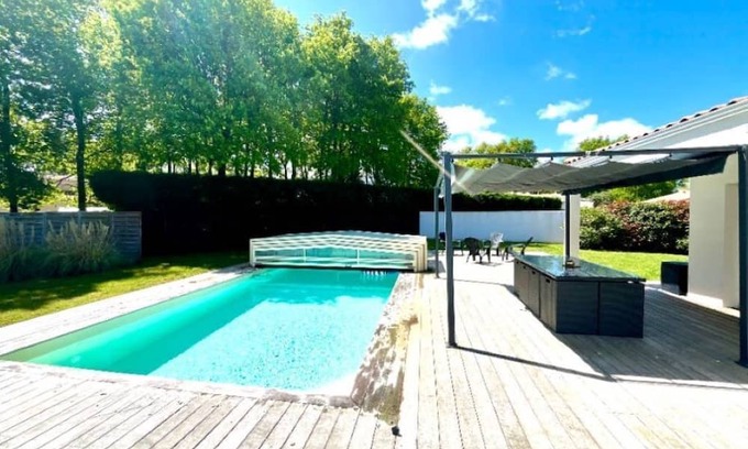 Etaules Casa | Vrbo Property