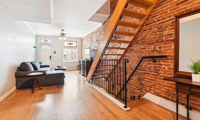 Canton Casa | Cozy urban oasis near Fells Point and Johns Hopkins