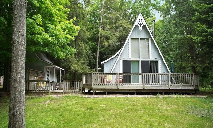 Paris Cabaña | A-Frame Cabin on Muskegon River- Outdoor Adventures await!