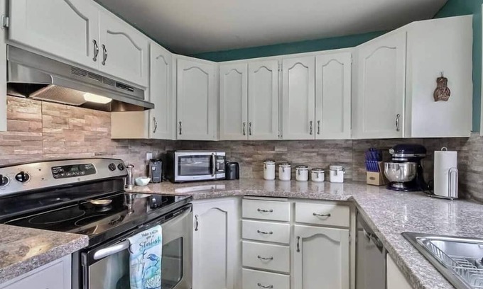 Des Moines Casa | Cozy home away from home