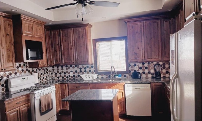 Scott City Casa | Guest house