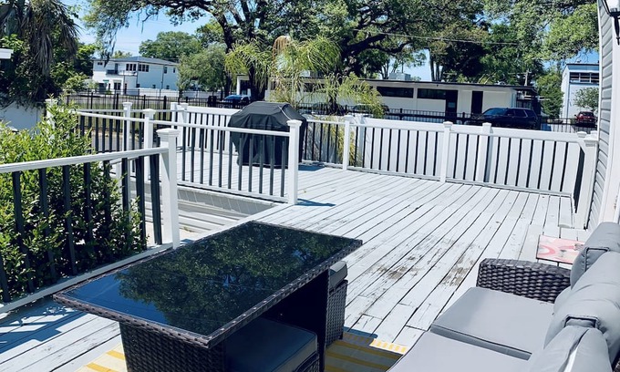 Riverside Heights Casa | Vibrant Tampa Retreat w/ Large Deck & Grill: Minutes from Top Attractions!