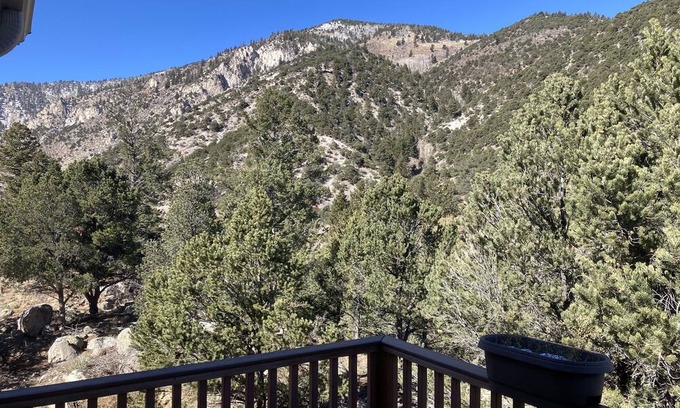 Buena Vista Apartamento | 2BR/3BA Carriage House By Cottonwood Creek