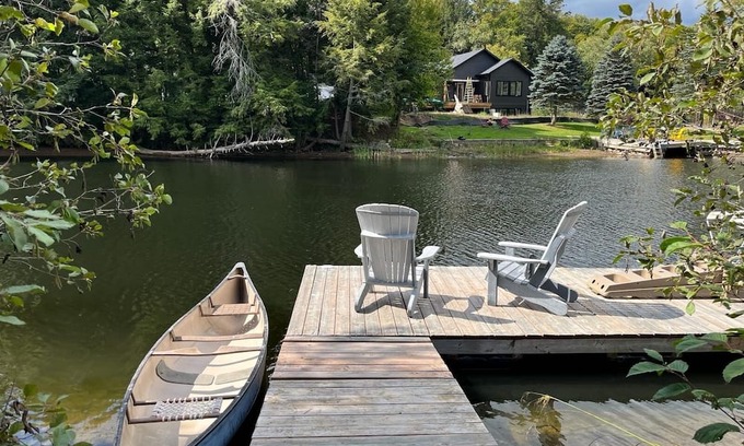 Bracebridge Cama Y Desayuno | Private (One Room) Basement Bliss in Shared Home
