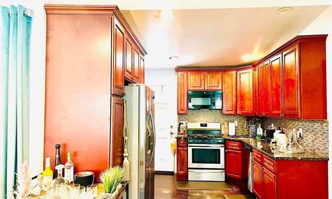 Baywood Casa | 7 Guest by Shore. Close to Malls, restaurants, Theaters, bars & major highways.