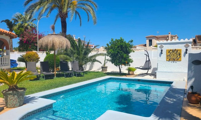 Els Poblets Chalet De Esquí | Villa AY CARAMBA in Els Poblets 950m from the beach