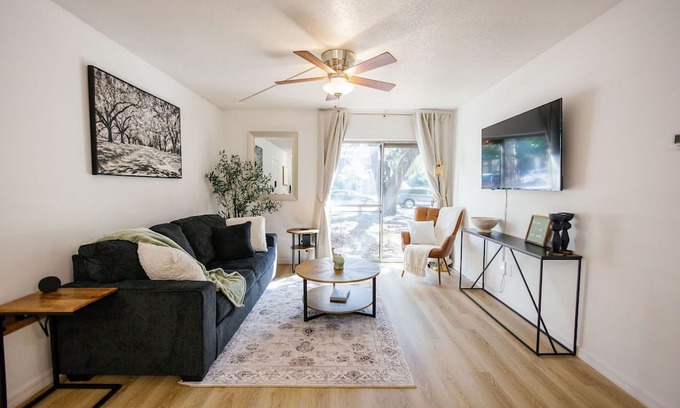 Gainesville Condominio | Sage Haven Condo w/ Pool Next to Shands/VA