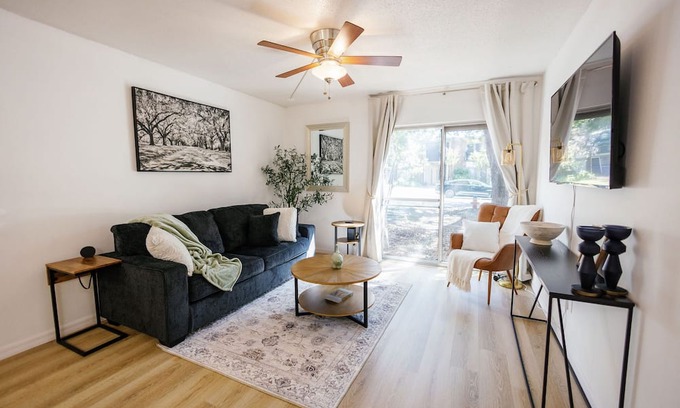 Gainesville Condominio | Sage Haven Condo w/ Pool Next to Shands/VA