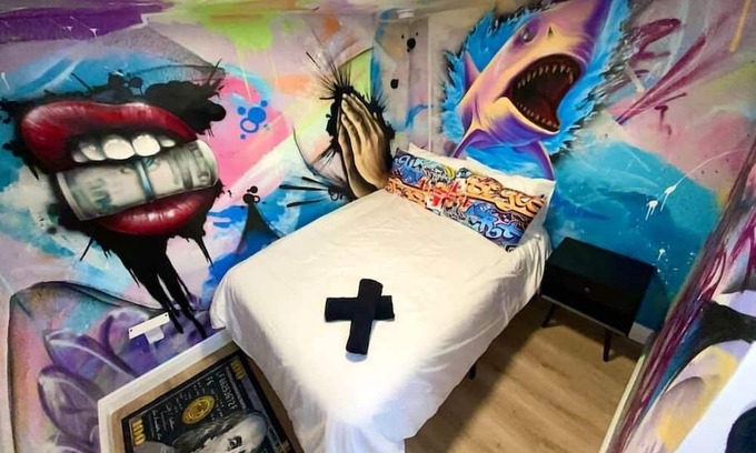 Wynwood Art District Casa | Cozy & Colorful Miami Art Canvas w/HotTub & Murals