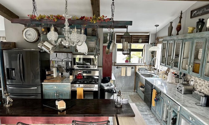Boston Heights Otro | The Brupoppy Farm & Stay is located in the heart of the National Parks.