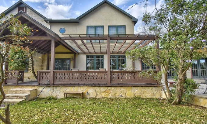 Fredericksburg Casa | Headwaters Lodge-Firepit-Scenic Views