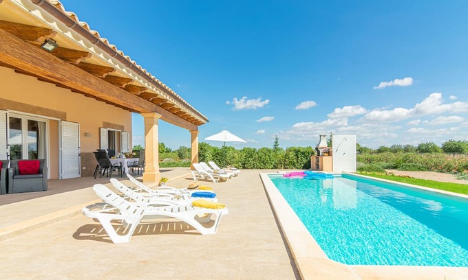 Binissalem Casa | Holiday Home 'Vanessa' with Mountain View, Private Pool and Air Conditioning