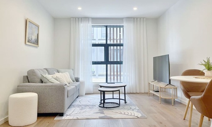 Braddon Casa | Cozy 2-bedroom townhome with AC and WiFi in charming Braddon