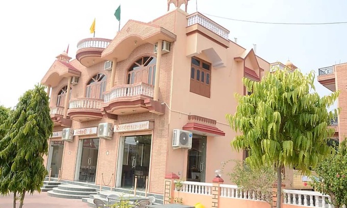 Lachhmangarh Hotel | Hotel Aashish Resort