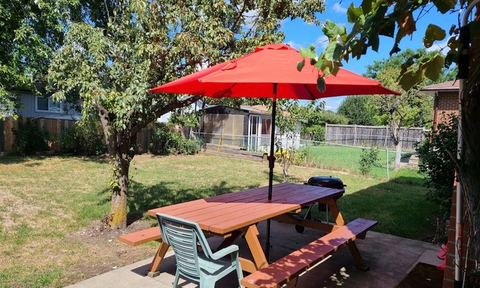 Malton Casa | SPACIOUS, INDEPENDENT ONE BEDROOM SUITE 10 MINUTES FROM THE PEARSON AIRPORT.