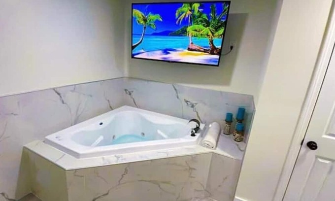 Houston Apartamento | Luxury Studio-Apt w/ Jacuzzi 8 mi from IAH