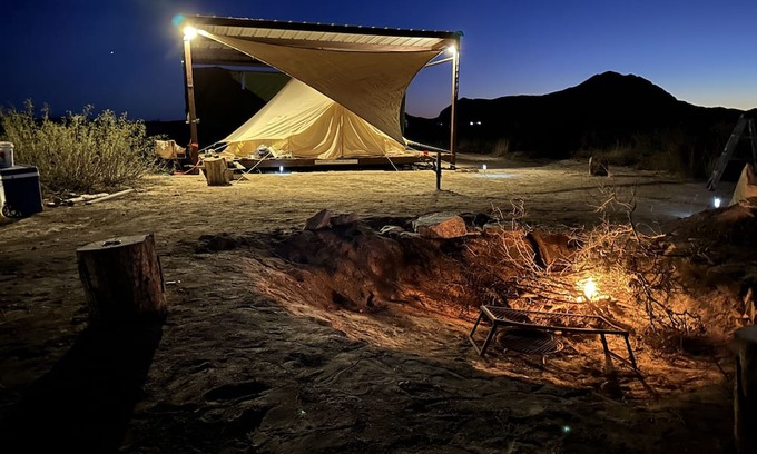Alpine Alquiler De RV | Stunning glamp tent with wifi, bathrooms, showers, 20 acres under cover!