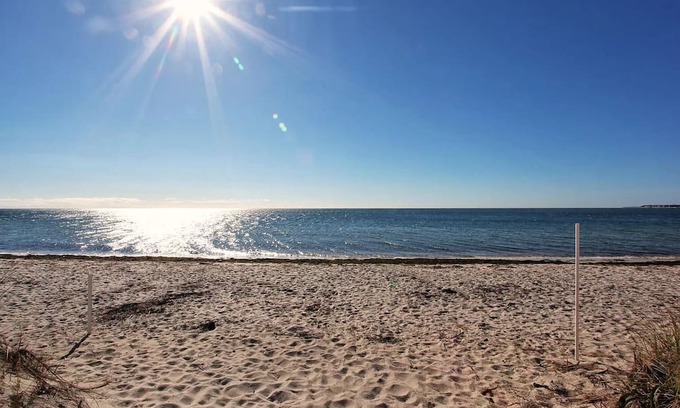 West Hyannisport Casa | Amazing beach house - Private beach access!