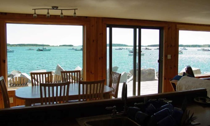 Spruce Head Cabaña | Cozy cottage right on the water