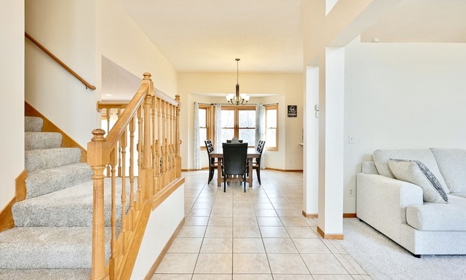 Woodbury Casa | Spacious Private Retreat Near Minneapolis & River!