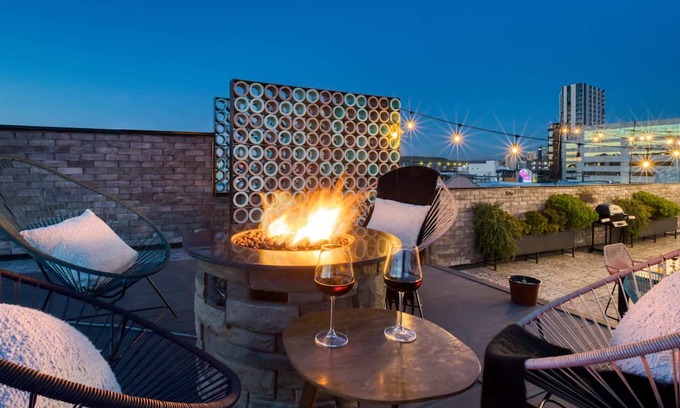 Centro Apartamento | Modern & Stylish Apt | Gym+Rooftop (FirePit)+Lounge