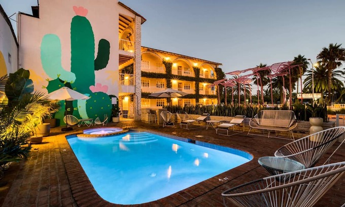 Playa Ensenada Apartamento | Gorgeous Room Near the Beach | Pool & Jacuzzi