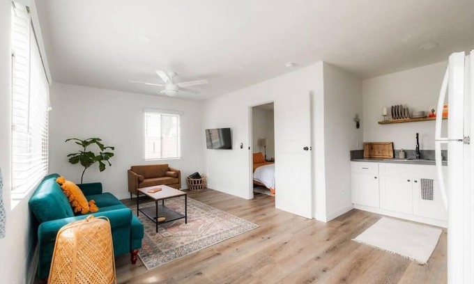 Logan Heights Apartamento | Hidden Gem 1 Bdrm Top Floor Condo