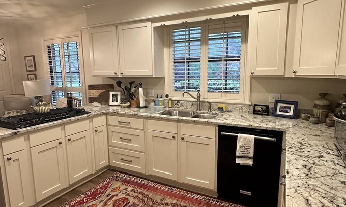 Hattiesburg Casa | Midtown location convenient to all Hattiesburg has to offer!