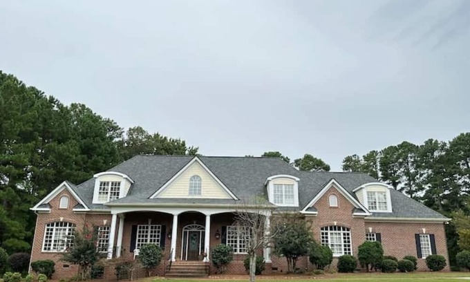Raleigh Casa | Luxury home on 1.6 acre & 5 smart TVs w YouTube TV