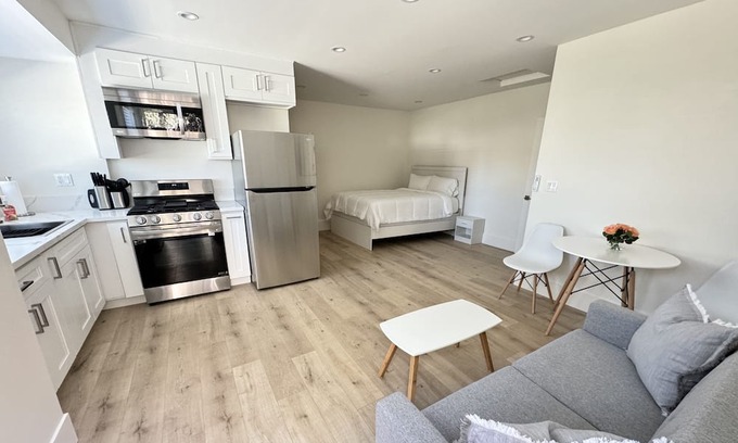 Reseda Apartamento | Cozy studio in Reseda-Tarzana area. Fully furnished and Utilities included.