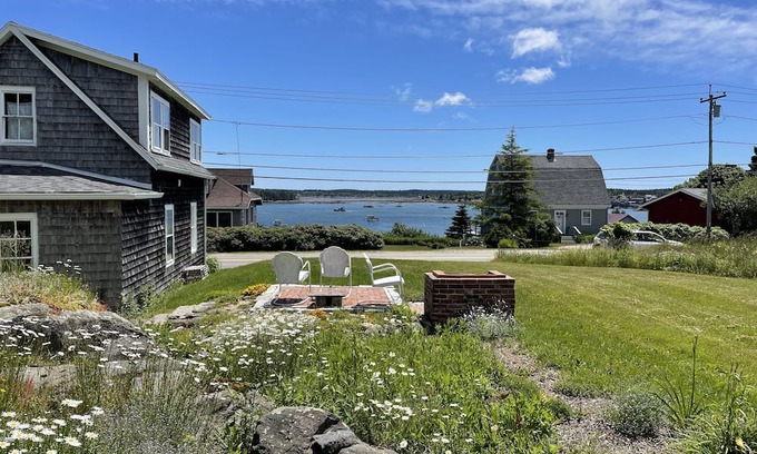 Jonesport Casa | Historic house in working waterfront