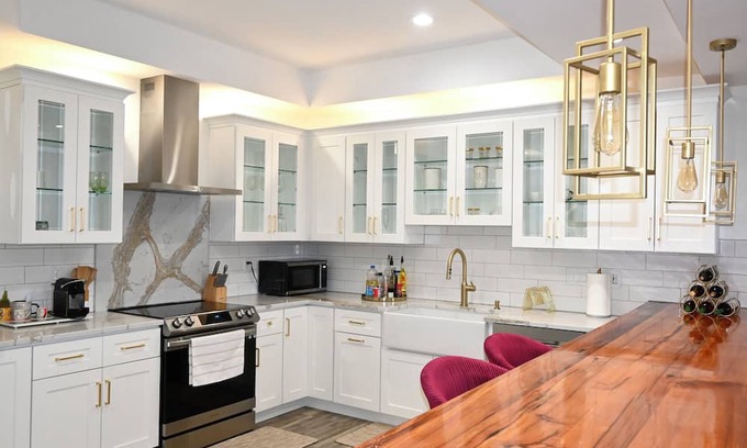 Wolcott Casa | Modern cozy home, pet friendly