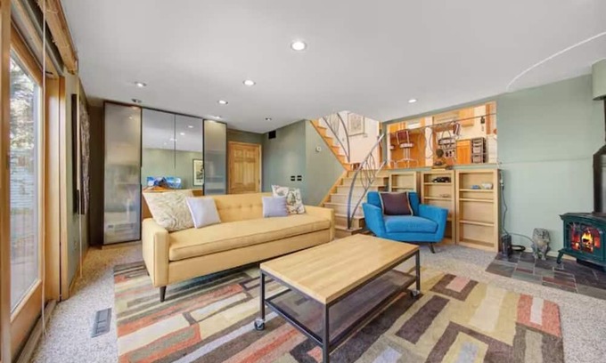 Cedar-Isles-Dean Casa | Uptown mpls 4-bedroom house near lakes and downtown mpls!