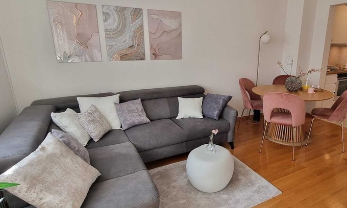Zagreb Apartamento | Take a break and unwind at this peaceful oasis.