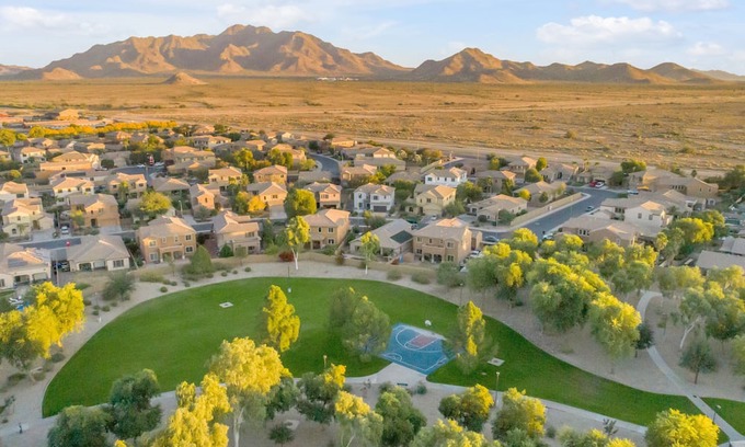 Pinal County Casa | Terrific 3-bedroom house in marvelous Chandler with AC, WiFi