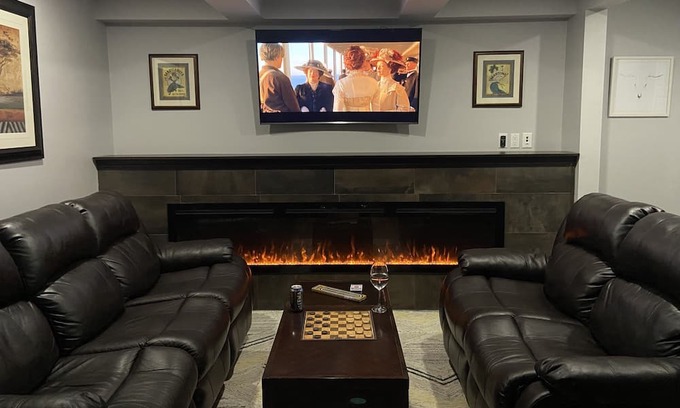 Sundridge Casa | Downtown Belmont & Main - Lower level