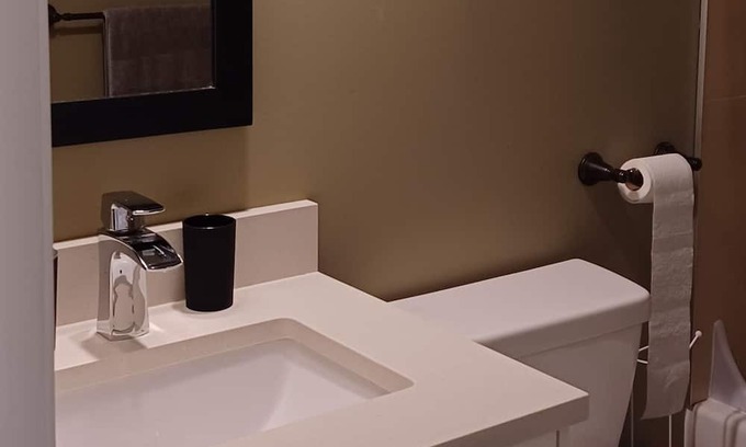 Port Moody Apartamento | Quiet apartment in beautiful Port Moody