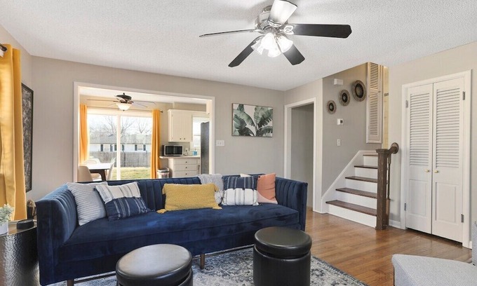 Lee's Summit Casa | Charming Home <1mile From Downtown Lees Summit